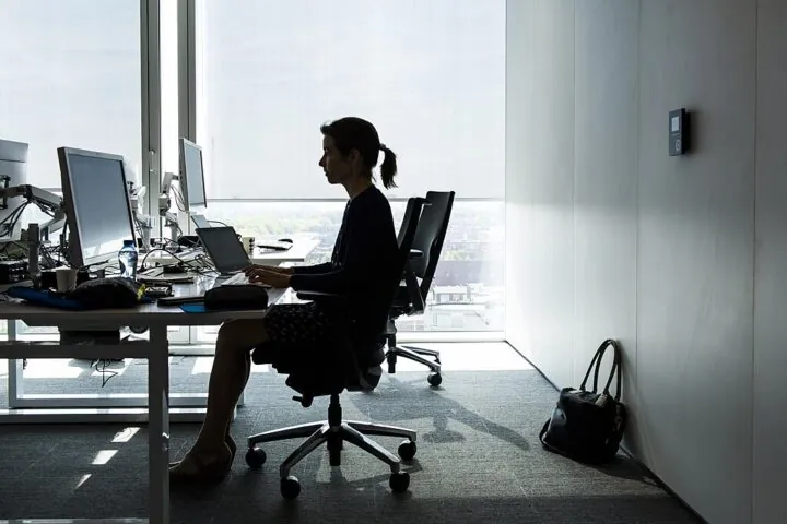 Frau im Büro