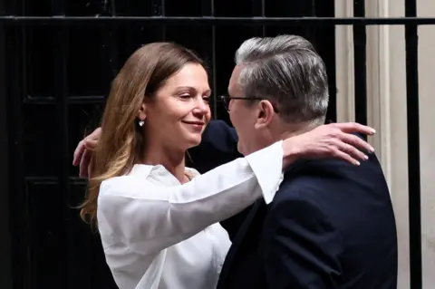 Keir Starmer and his wife outside Downing Street