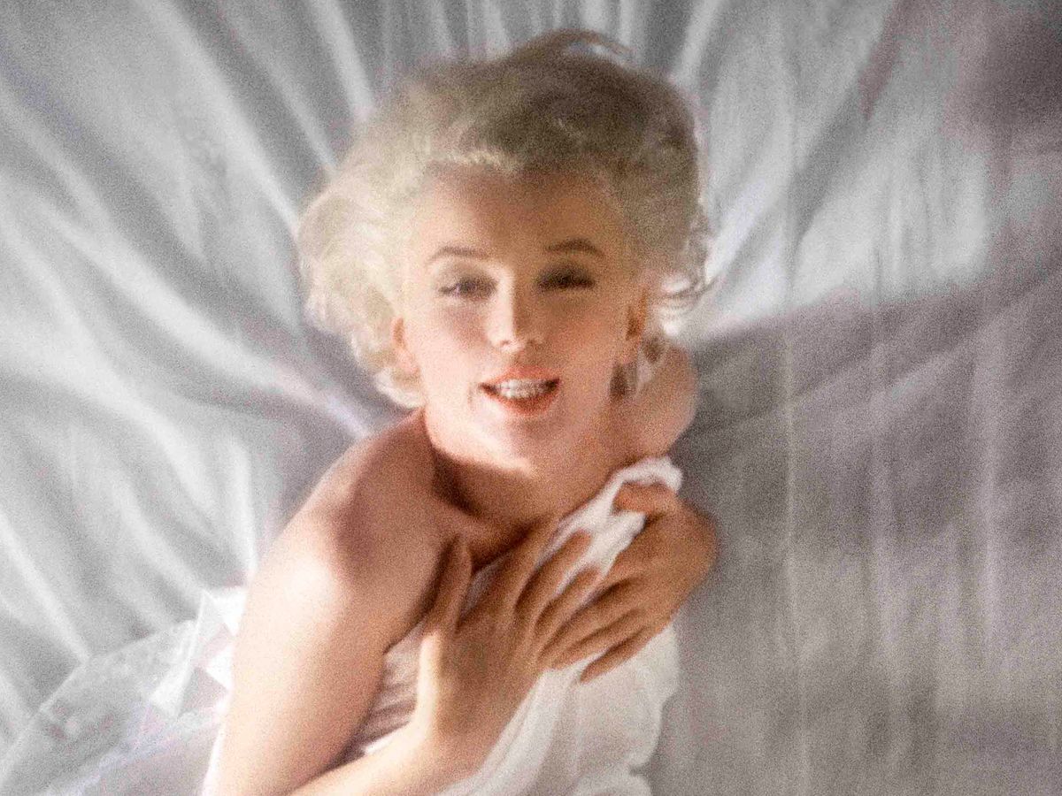 The Night Marilyn Monroe Invited Photographer Douglas Kirkland Over For an Iconic Shoot
