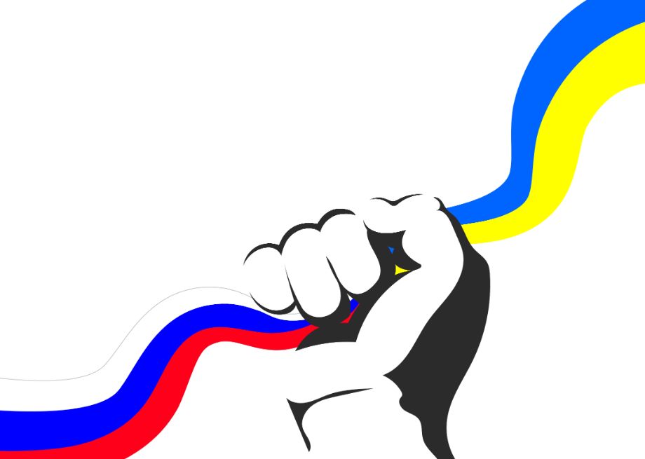 En knyttet hånd som holder et ukrainsk og russisk flagg