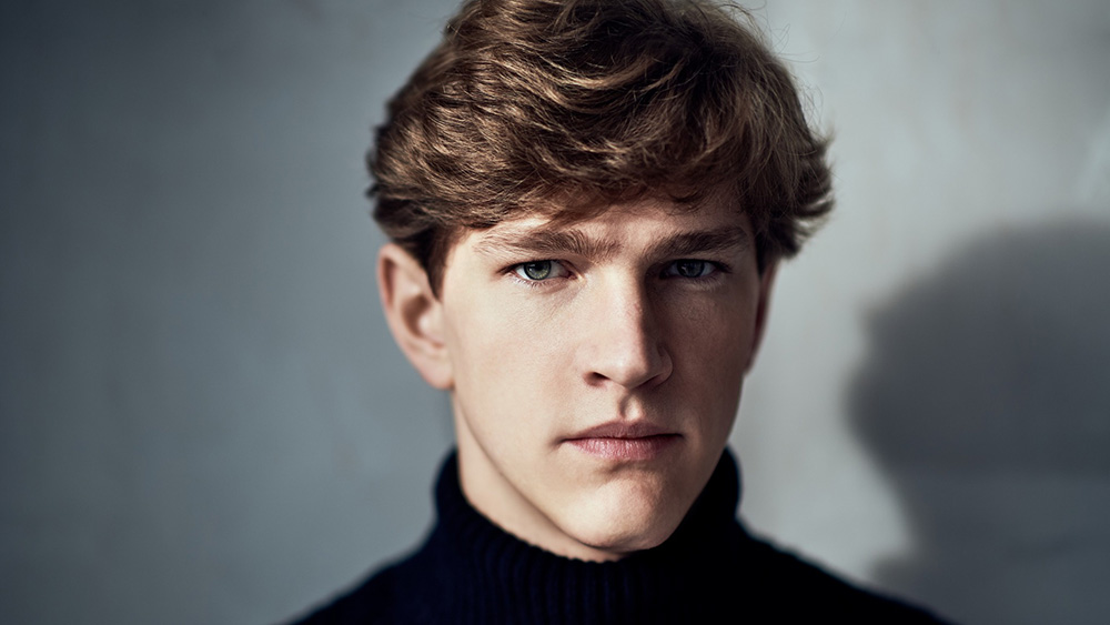 Portrettfoto av pianist Jan Lisiecki