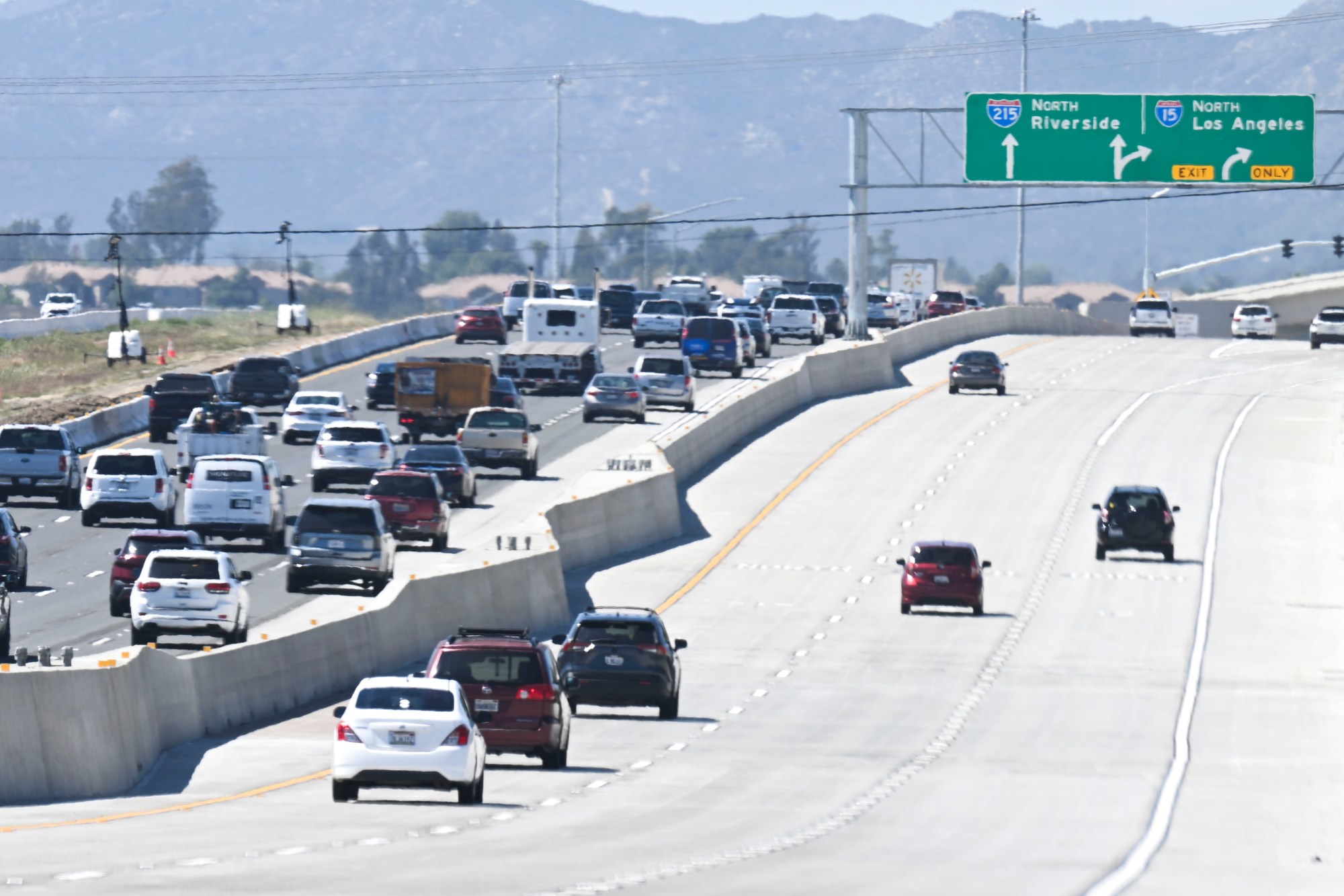 A new wall separating traffic entering the northbound 15 Freeway in Temecula is seen Thursday, May 8, 2025. Drivers can choose to stay on the 15 or take the 215 Freeway. City officials and others say traffic congestion in the area has improved. (Photo by Anjali Sharif-Paul, The Sun/SCNG)
