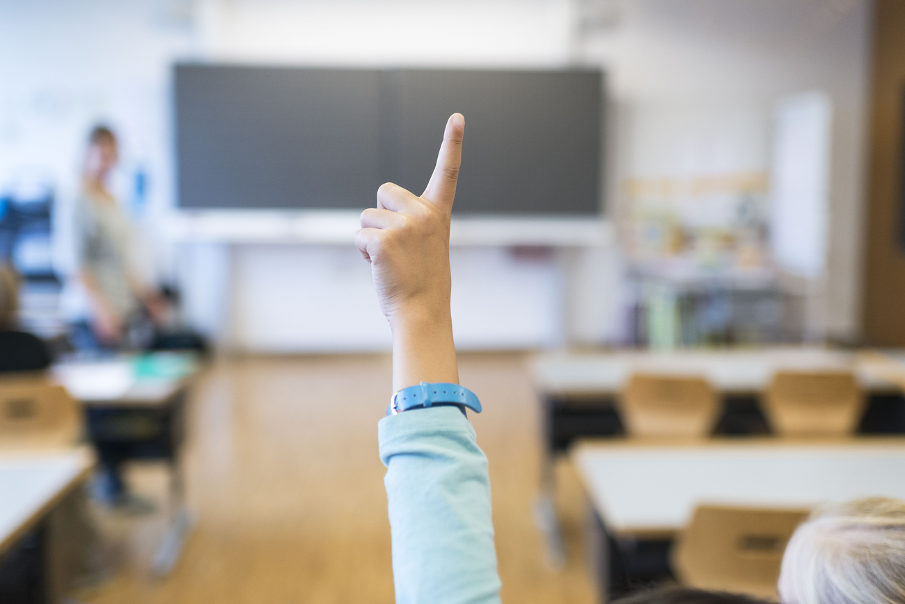 The Federal Council wants to be able to require the cantons to teach a second national language in primary schools