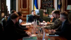 Володимир Зеленський та українська переговорна група на Банковій у Києві після переговорів з РФ та США в Абу-Дабі 23 -24 січня 2026 року