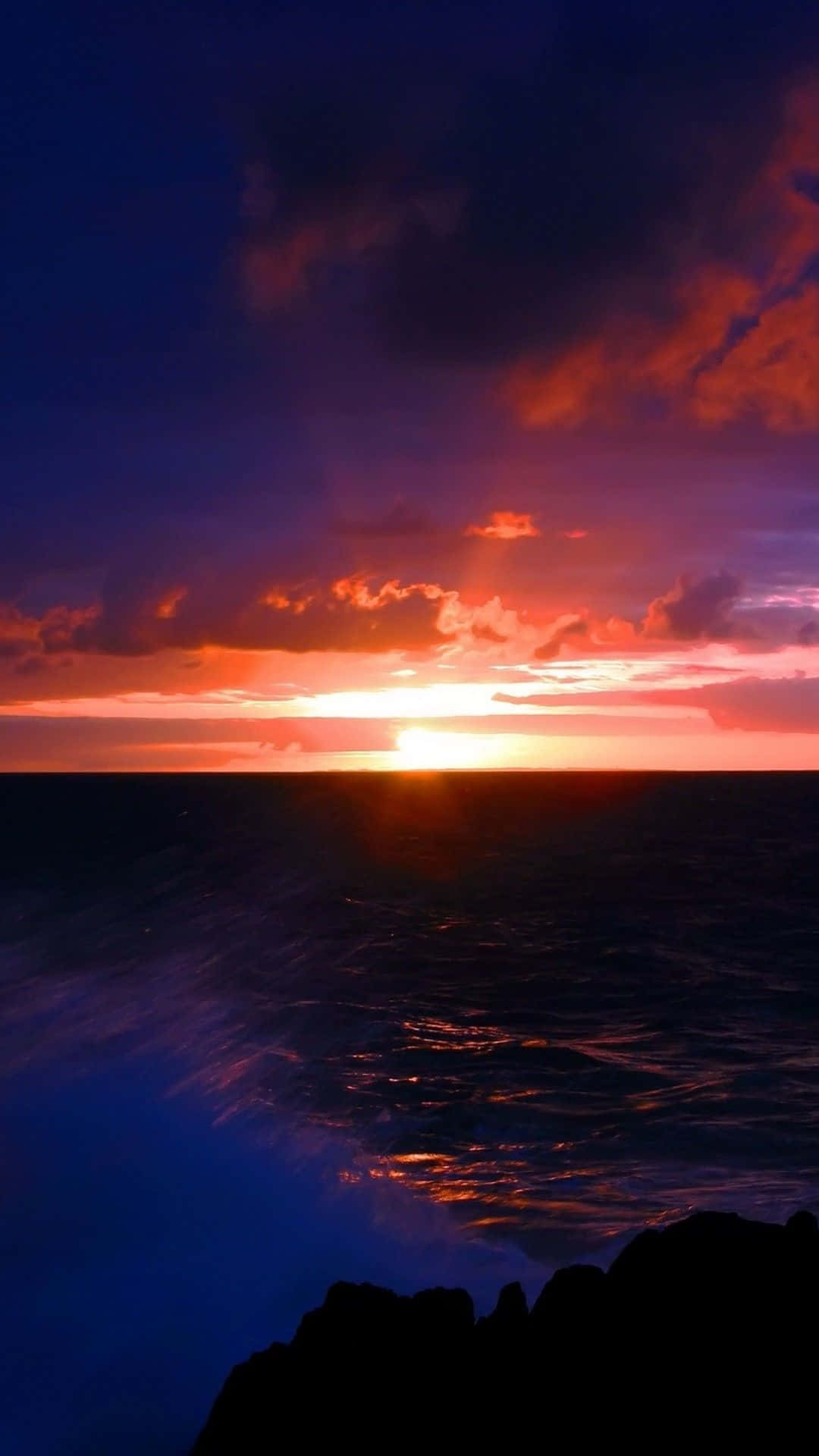 Nyt Den Rolige Skjønnheten Av En Solnedgang Bakgrunnsbildet