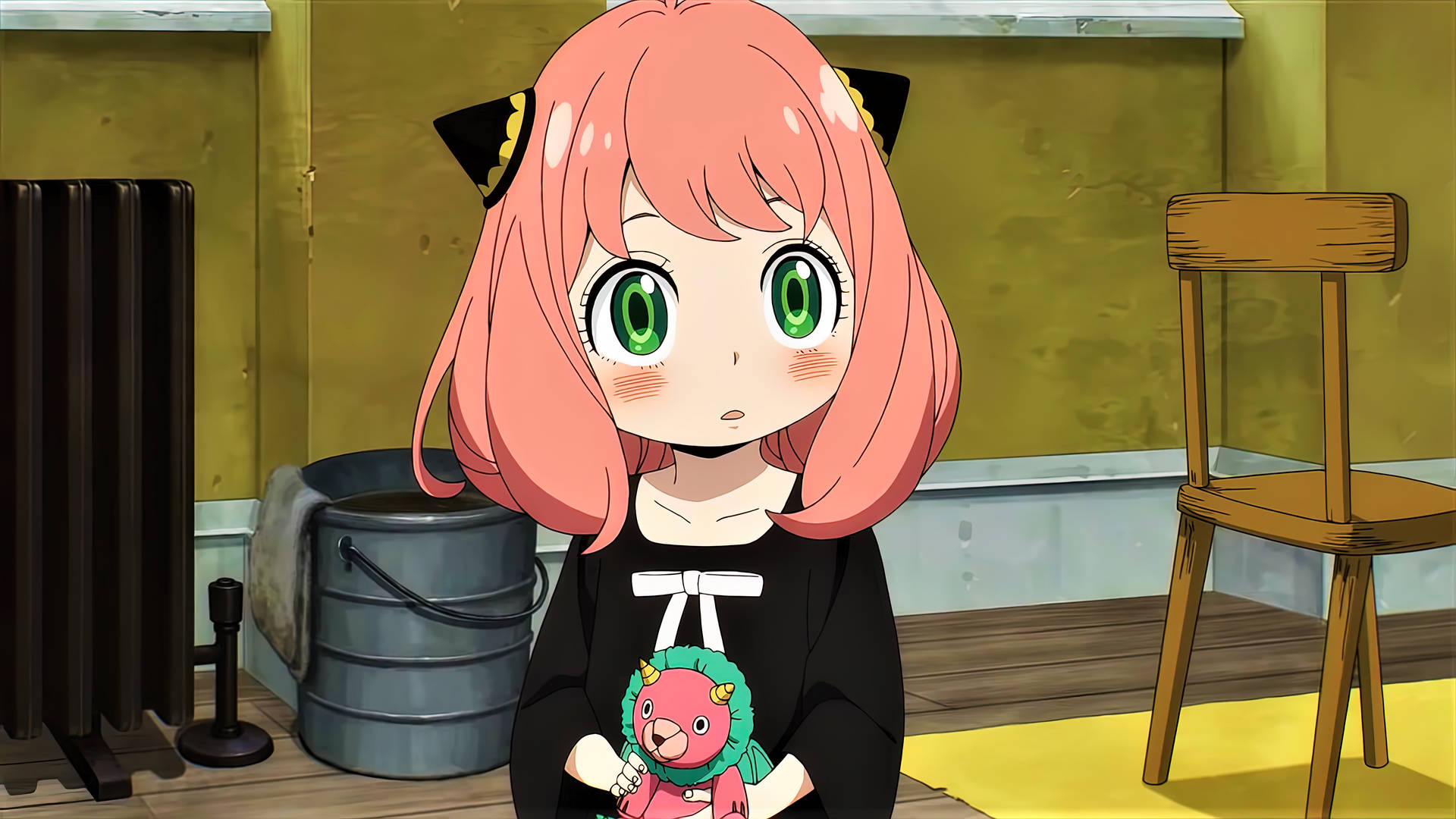 Anya Falsario Con Un Giocattolo Sfondo