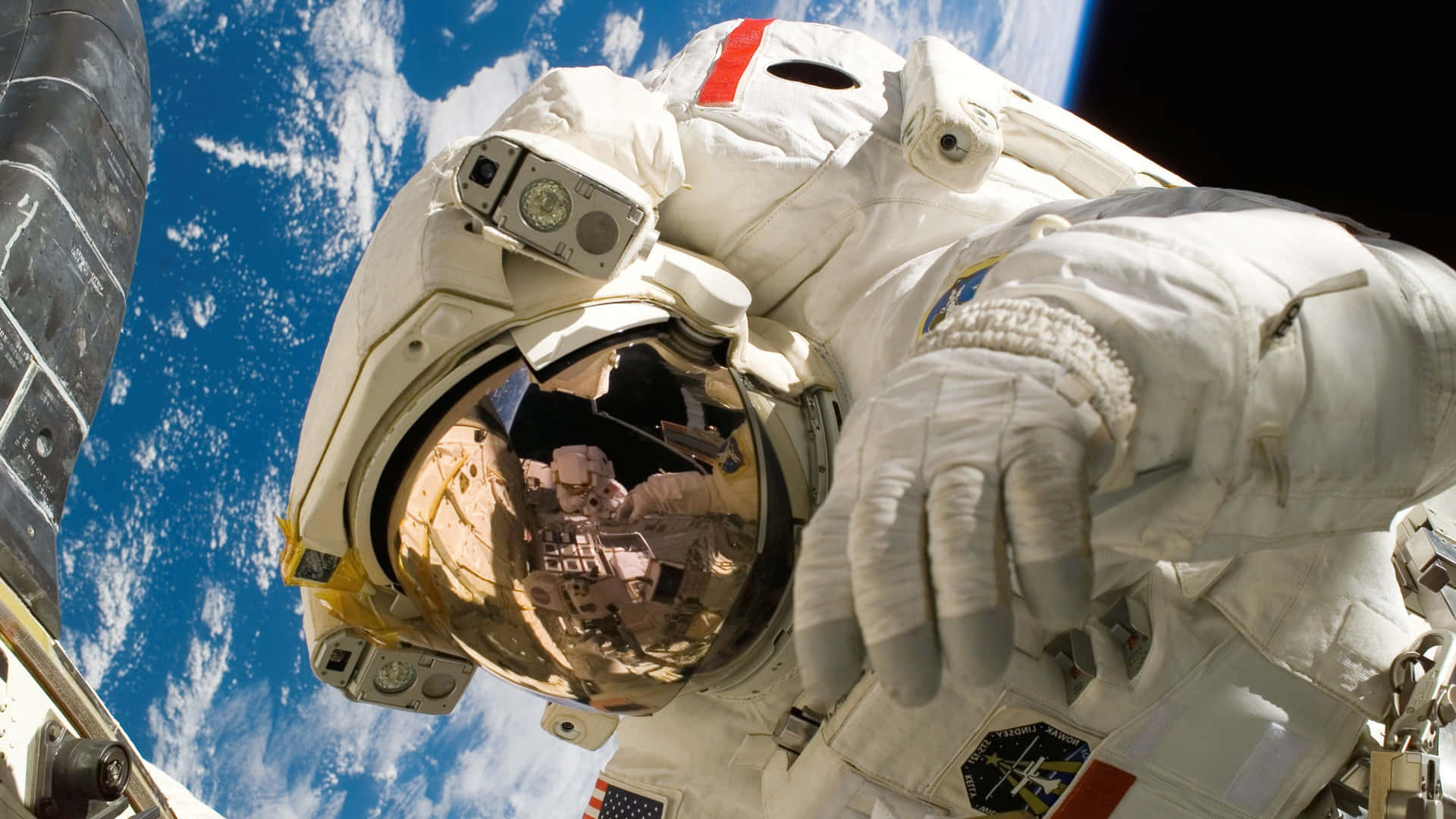 Wallpaperastronaut Över Jorden Desktop Bakgrundsbild. Wallpaper