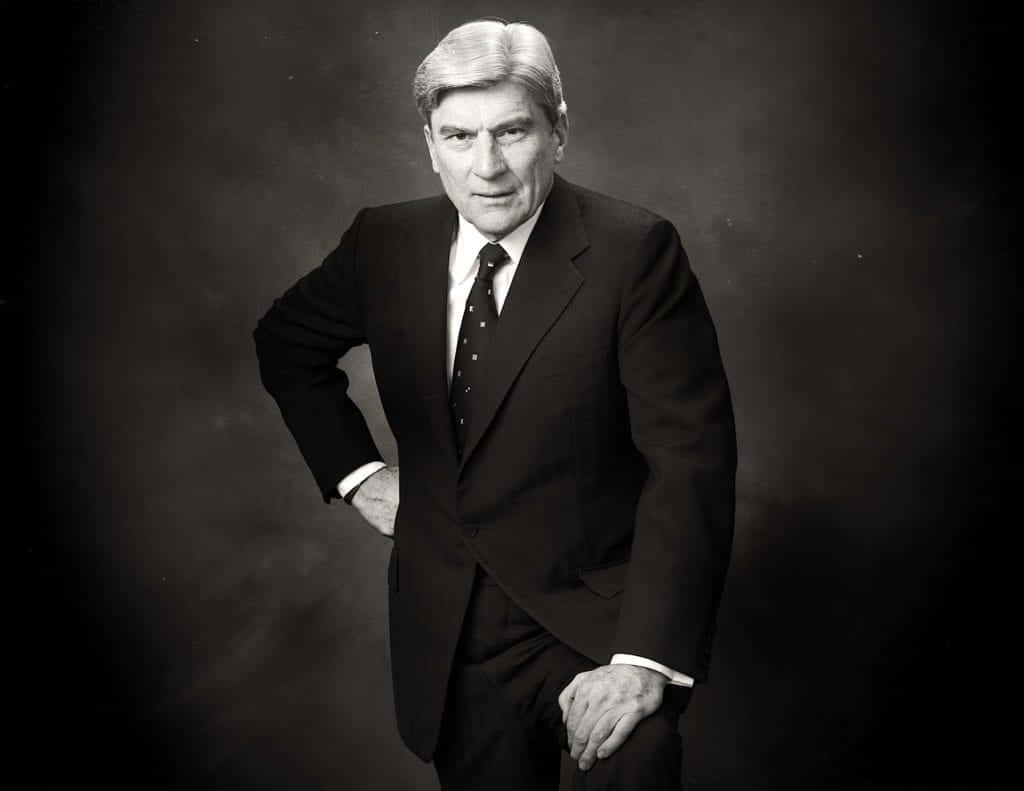 A greyscale tribute to John Warner Wallpaper