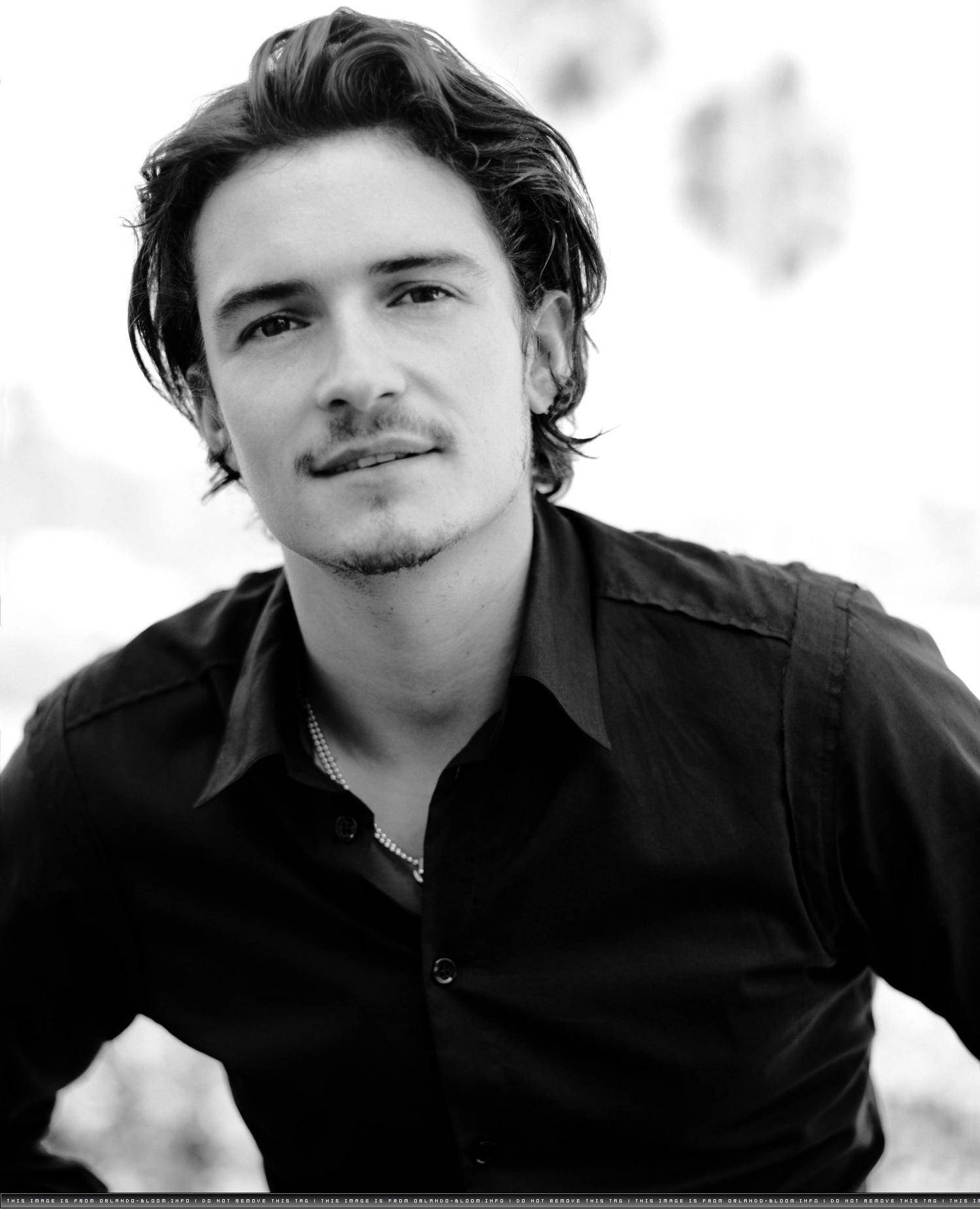 Sort og hvid portræt Orlando Bloom Wallpaper