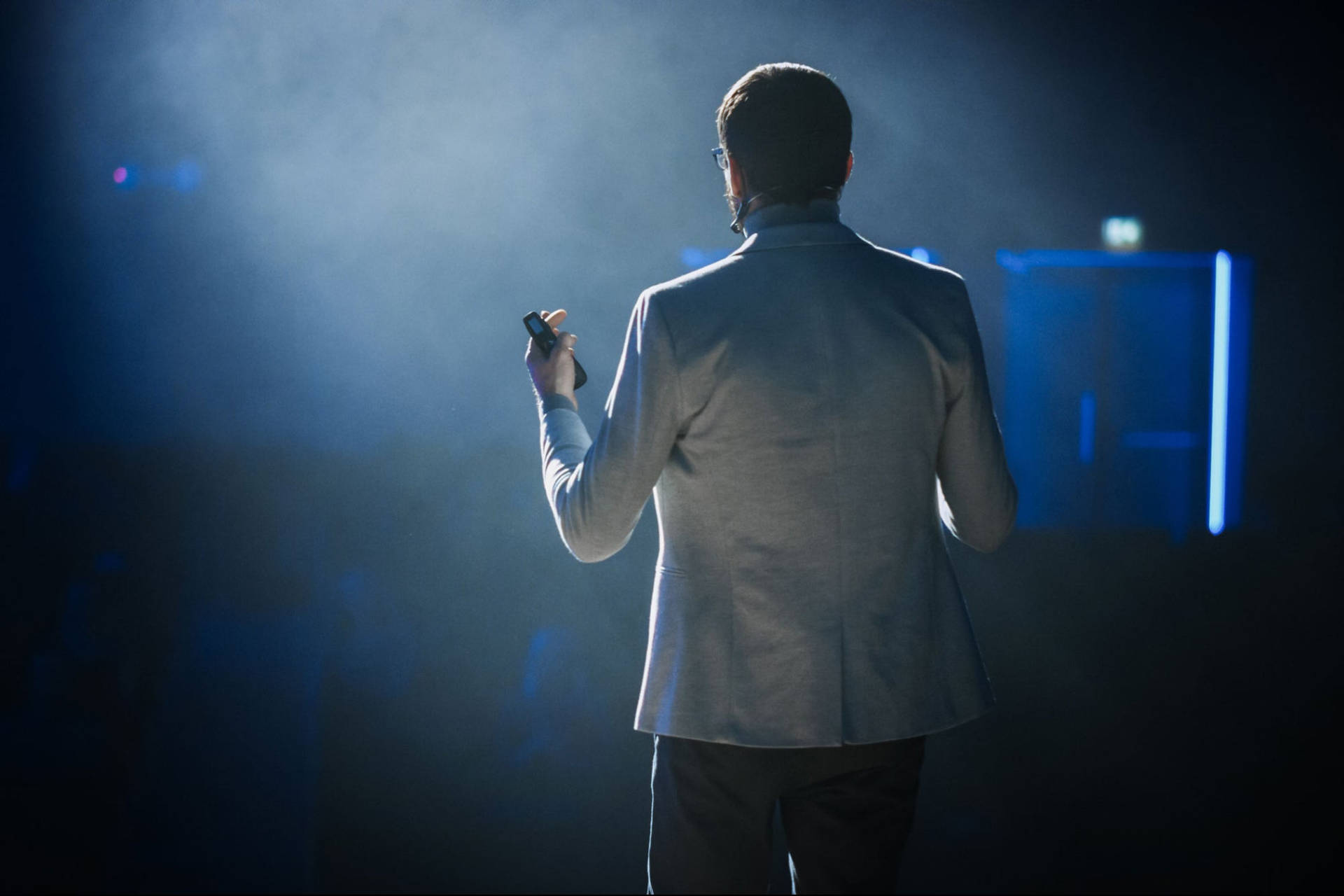 Entreprenör 2000 X 1333 Wallpaper