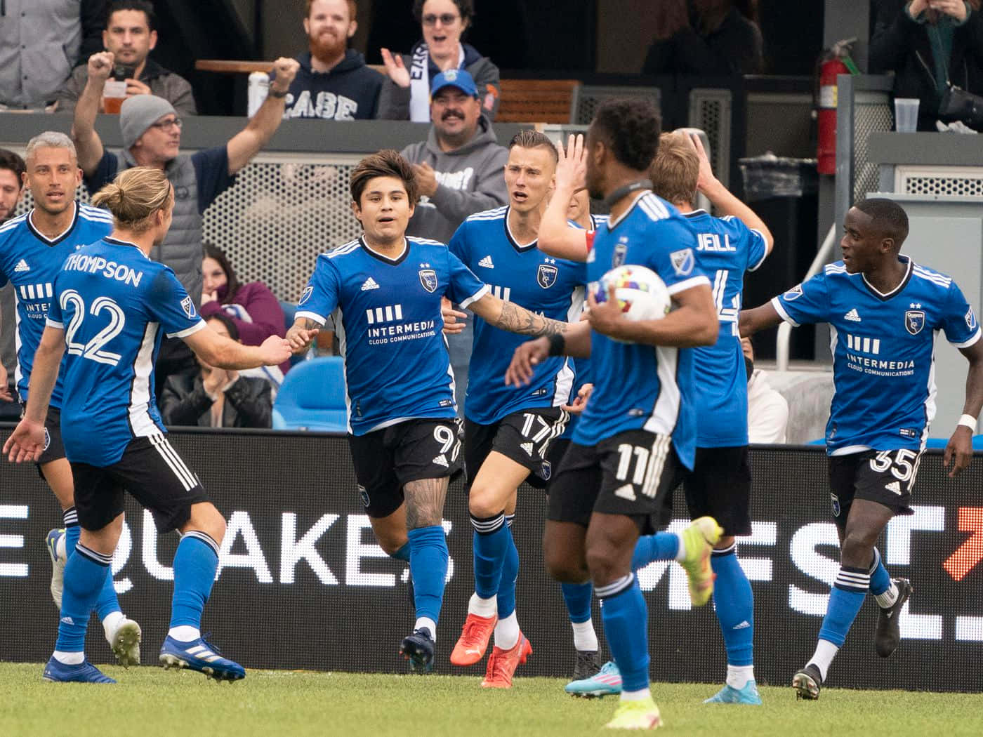 Javier Lopez Med Jamiro Monteiro Og Andre Bakgrunnsbildet