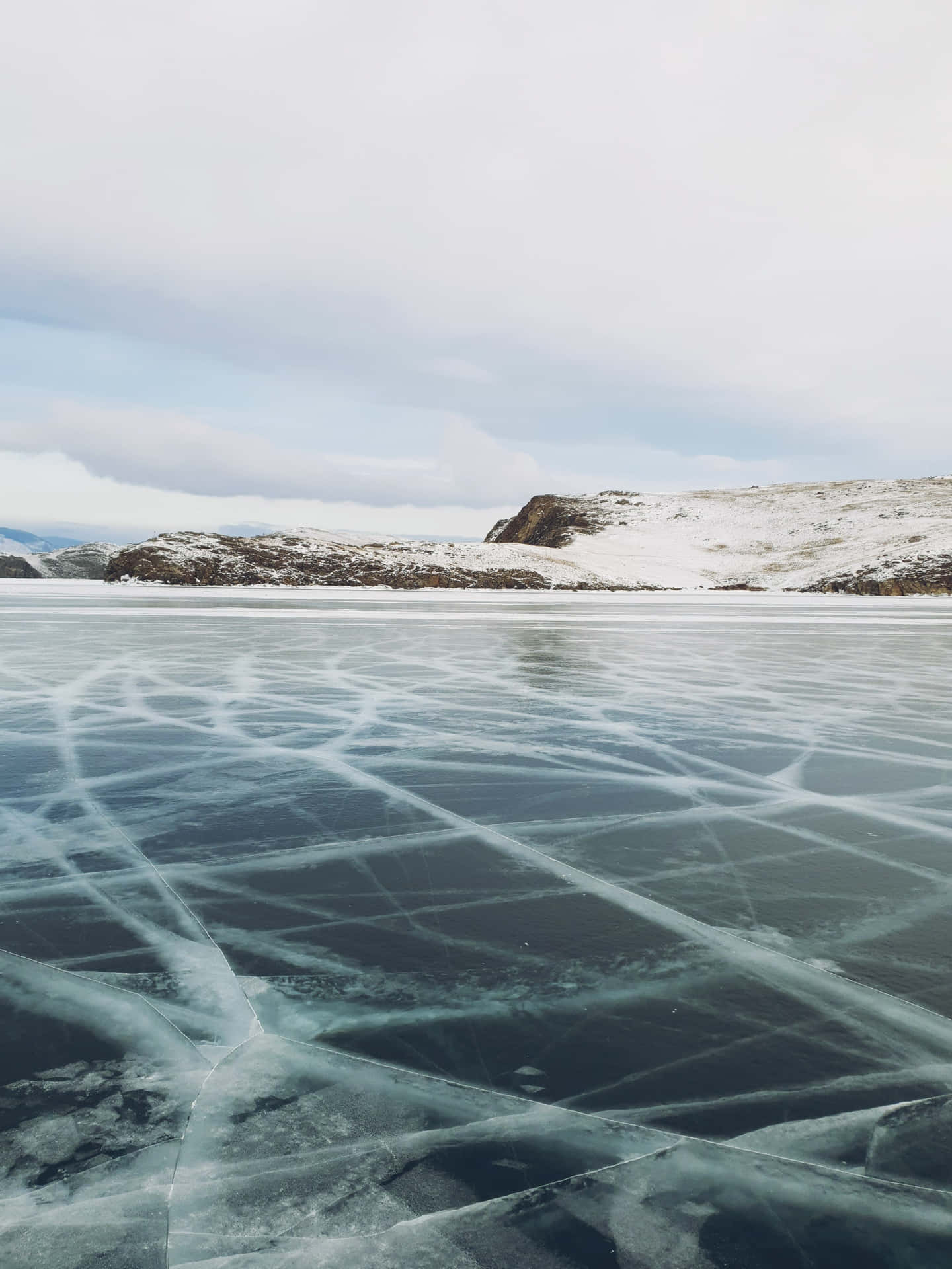 Mesmerising View of Frozen Lake Baikal Wallpaper
