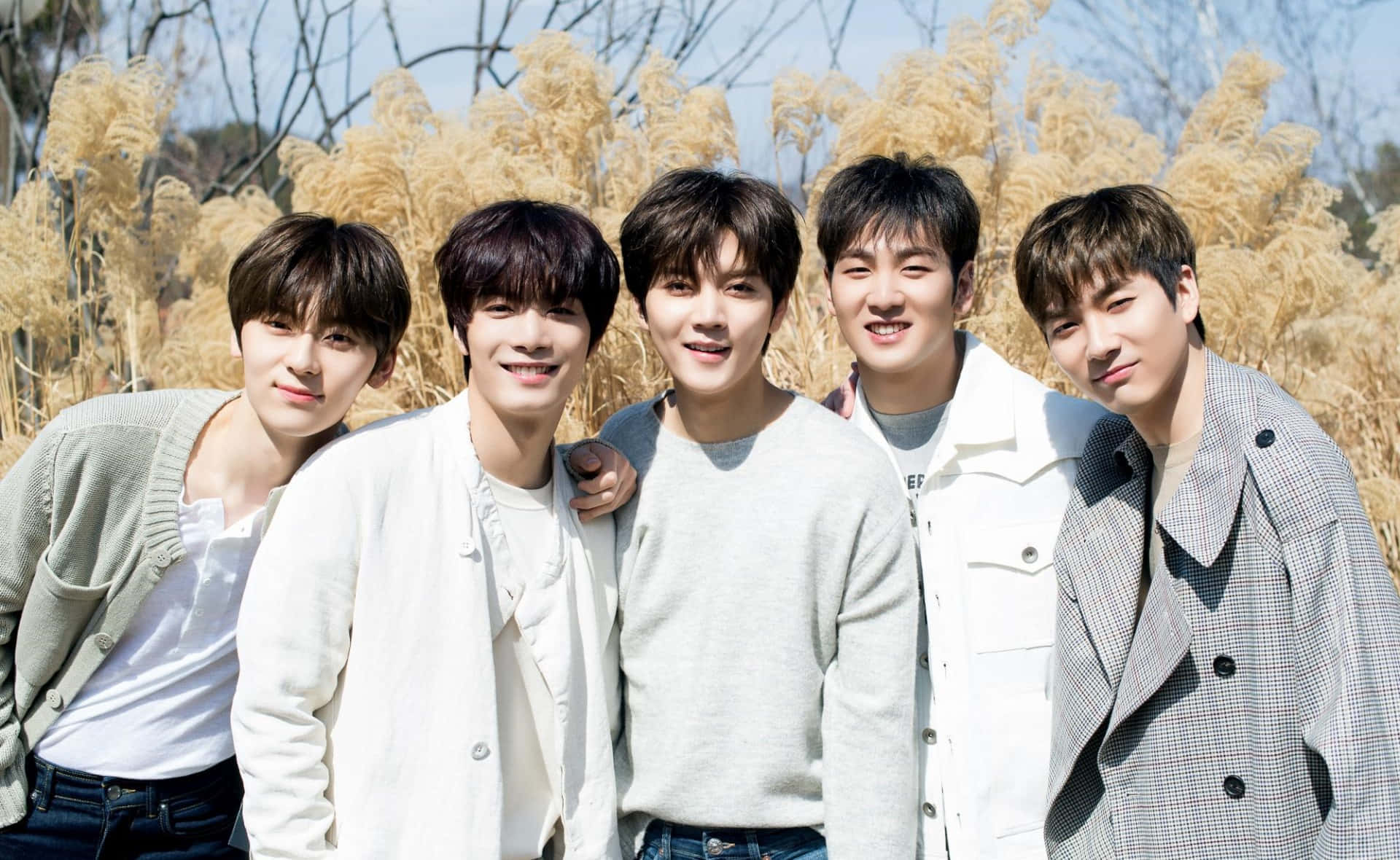 Nuest Kpop Boy Band Members Wallpaper