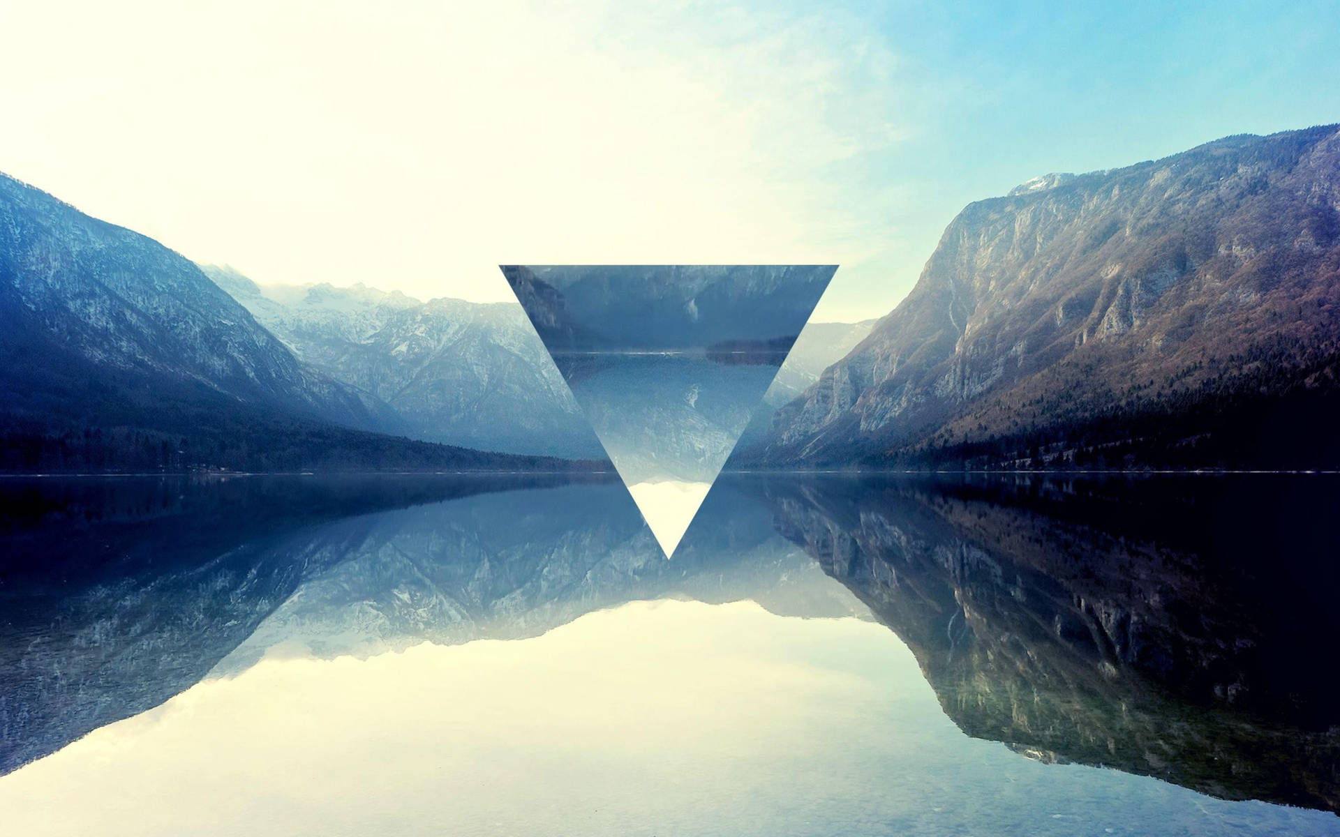 Triangolo Del Lago Di Montagna Polyscape Sfondo
